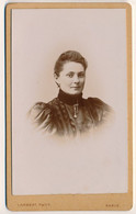 Photographie Ancienne CDV Portrait Femme Costume Coiffe Sarthe Sarthoise Photographe Lambert à Sablé - Anonieme Personen