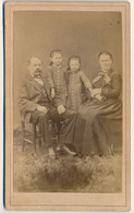 Photographie Ancienne CDV Portrait De Famille Sarthe Sarthois Sarthoise Photographe Lenoir à Sablé - Personas Anónimos