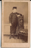 Photographie Ancienne CDV Portrait Enfant Avec Légion D'Honneur Décoration Photographe Emile De Saint Louis Paris - Personas Anónimos