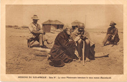 LESOTHO - LE VIEUX MISSIONNAIRE INSTRUISANT LE VIEUX MOSUTO ( BASUTOLAND ) - "MISSIONS DU SUD AFRIQUE" SERIE IV - Lesotho