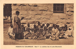 LESOTHO - LA CATECHISTE CHEZ LES PETITS ( BASUTOLAND ) - "MISSIONS DU SUD AFRIQUE" SERIE V - Lesotho