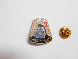 Beau Pin's , Espace , NASA , Navette Spatiale , Fusée , Mercury 4 , Liberty Bell T7 , Grissom - Espace