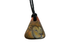 Lion Hand Painted On A Sea-Worn Beach Tile Terracotta Pendant - Pendentifs