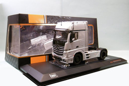 Ixo - Camion MERCEDES BENZ ACTROS MP4 Gris Métallisé Réf. TR124.22 NBO Neuf 1/43 - Ixo