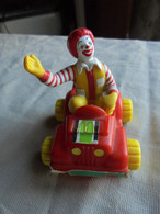 Vintage - Cadeau Jouet Publicitaire Mc Donald's Dans Sa Voiture - McDonald's