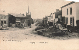 CPA - Belgique - Sugny - Grand Rue - Edit. D.V.D. - Précurseur - Eglise - Clocher - Charette - Vresse-sur-Semois