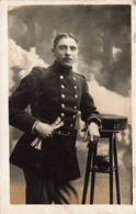 CPA - Militaria - Carte Photo  - Identification Hermans Guillaume - Envoyé à Limburg - Personnages