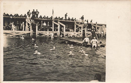 CPA - Militaria - Carte Photo  - Groupe De Soldat En Baignade - Personajes