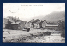 08. Hautes-Rivières. Une Rue Du Village. La Passerelle. 1906 - Autres & Non Classés