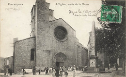 Forcalquier * Place De L'église , Sortie De Messe * Villageois - Forcalquier