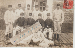 ARRAS - Des Militaires Qui Posent En 1908 ( Carte Photo ) - Arras