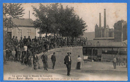 54 - Meurthe Et Moselle - Mont Saint Martin - La Passerelle De L'usine Gardee Par La Troupe (N11737) - Mont Saint Martin