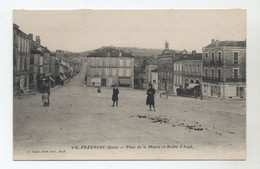 32 VIC FEZENSAC - Place De La Mairie Et Route D'Auch Avant Le Kiosque  - - Vic-Fezensac