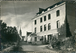 29 CLEDEN CAP SIZUN / L'Entrée Du Bourg Et L'Eglise / - Cléden-Cap-Sizun