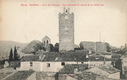 Valréas * La Tour De L'horloge Au Centre De La Cité - Valreas