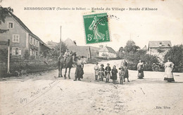 Bessoncourt * Entrée Du Village Et Route D'alsace * Villageois - Altri & Non Classificati