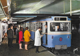 Delcampe - CPA - (75) -YVON Paris - Le Métro - Rame Sur Pneumatique En Station - Pariser Métro, Bahnhöfe