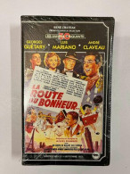 La Route Du Bonheur - VHS NEUVE SOUS BLISTER - Other & Unclassified