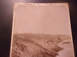 ♥️   VERS 1880 BRETAGNE RAZ DE SEIN  FINISTERE PHOTO ANONYME CONTRECOLLEE SUR CARTON  12/9CM - Lugares