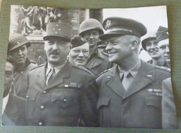 MARECHAL DE LATTRE DE TASSIGNY  (FRANCE)   ET LE GENERAL D. EISENHOWER (ETATS-UNIS) - PHOTOGRAPHIE ORIGINALE - Guerra, Militares