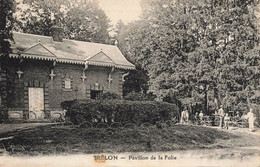 Trélon * Pavillon De La Folie * Villageois - Autres & Non Classés