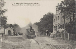 Cpa 44 – SAINT-BREVIN-L’OCEAN – Place De La Gare Devant L'Hôtel De La Forêt - Saint-Brevin-l'Océan