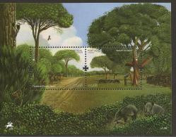 PORTUGAL - EUROPA 2011 -TEMA ANUAL  " BOSQUES".-  HOJITA BLOQUE   -  DENTADO  (PERFORATED) - 2011