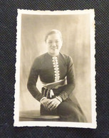 PETIT PORTRAIT FEMME ASIATIQUE - Personnes Anonymes