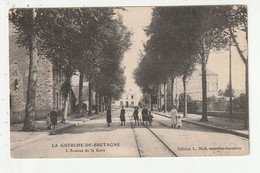 LA GUERCHE DE BRETAGNE - L'AVENUE DE LA GARE - PUBLICITE AU DOS  MANUFACTURE CHAUSSURES "A LA GROSSE BOTTE" REIMS - 35 - La Guerche-de-Bretagne