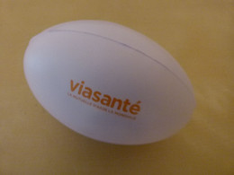 Mini Ballon De Rugby / Passe-nerfs. Objet Publicitaire / Goodies (Viasanté) 3 Photos. Plus Grandes Dimensions : 6 X 9 Cm - Rugby