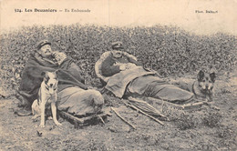 23-1395 : A LA FRONTIERE. DOUANE. DOUANIER. CHIEN. - Douane