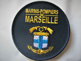 COLLECTION POMPIER LES MARINS POMPIERS DE MARSEILLE 13 SCRATCH AU DOS 90MM - Pompiers