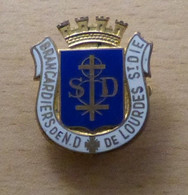 Insigne Des Brancardiers Pélérinage De Lourdes Diocèse De St Dié - Religion & Esotérisme