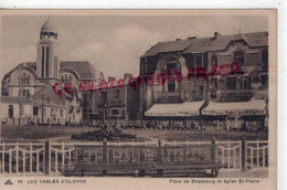 85- SABLES OLONNE - PLACE DE STRASBOURG ET HOTEL EGLISE ST SAINT PIERRE - EDITEUR CAP N° 45- 1940 GUERRE 1939-1945 - Sables D'Olonne