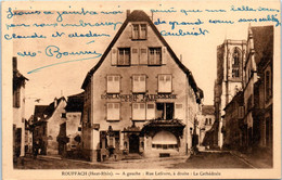 68 ROUFFACH - A Gauche : Rue Lefèvre, à Droite : La Cathédrale - Rouffach