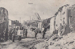 CARTE ALLEMANDE - GUERRE 14 -18 - SENON (MEUSE) - SOLDATS DANS UNE RUE AU MILIEU DE RUINES - Guerre 1914-18
