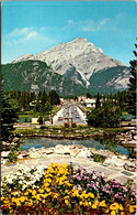 Canada Banff Avenue And Cascade Mountains - Banff
