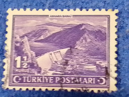 TÜRKİYE.-1940-50-  1.50K  İNSCRİPTİON : TÜRKİYE  CUMHURİYETİ  CRESCENTS  AND STAR  DAMGALI - Oblitérés