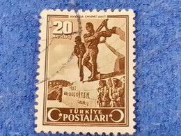 TÜRKİYE.-1940-50-  20K  İNSCRİPTİON : TÜRKİYE  CUMHURİYETİ  CRESCENTS  AND STAR  DAMGALI - Used Stamps