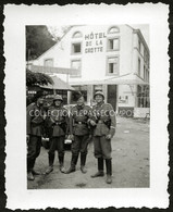 INEDIT SOUGNE REMOUCHAMPS - 4 SOLDATS ALLEMANDS POSENT DEVANT L HOTEL DE LA GROTTE APRES LA PRISE DE LA COMMUNE EN 1940 - Aywaille