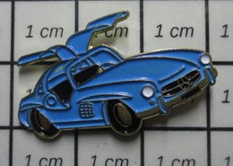 Div23 Pin's Pins / Beau Et Rare / AUTOMOBILES / MERCEDES SLK BLEU CIEL Excellent état Comme Neuf - Mercedes