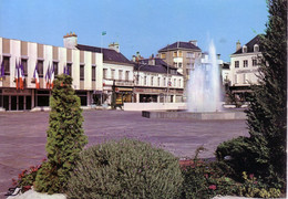 Cpsm  Chateauroux Place De L'hotel De Ville - Chateauroux