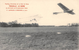 CPA 14 MEETING AVIATION BAIE DE SEINE TROUVILLE LE HAVRE 1910 LATHAM ET CROCHON EN PISTE - Trouville