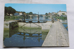 Cpm 1988, Jarnac, L'écluse Et Le Pont Sur La Charente 16 - Jarnac
