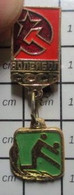 URSS23 Pas Pin's MAIS BROCHE OU BADGE / Origine RUSSIE / URSS Comme Une Médaille VOLLEY-BALL - Volleybal