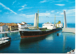 Transport. CPM. Pétrolier Haminea De Passage à La Venise Provençale, Le Nouveau Pont De Martigues (bateaux) - Petroleros