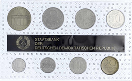 Kursmünzensatz Von 1 Pfennig Bis 5 Mark 1990. In Noppenplastik. Stempelglanz - Other & Unclassified