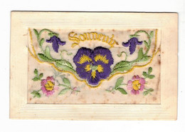 Carte Brodée Souvenir Fleur Flower Fiore Flor 花 Cpa Ecrite Au Dos En 1917 En B.Etat - Brodées