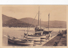 Cpa-83- Cavalaire -personnage- Bateau De Peche Et De Plaisance Amaré A La Jetée -edi FL N°1093 - Cavalaire-sur-Mer