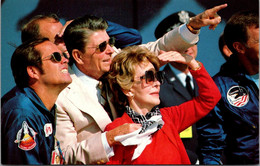 President Reagan And Nancy Reagan Watching Landing Of The Space Shuttle Columbia - Presidenten